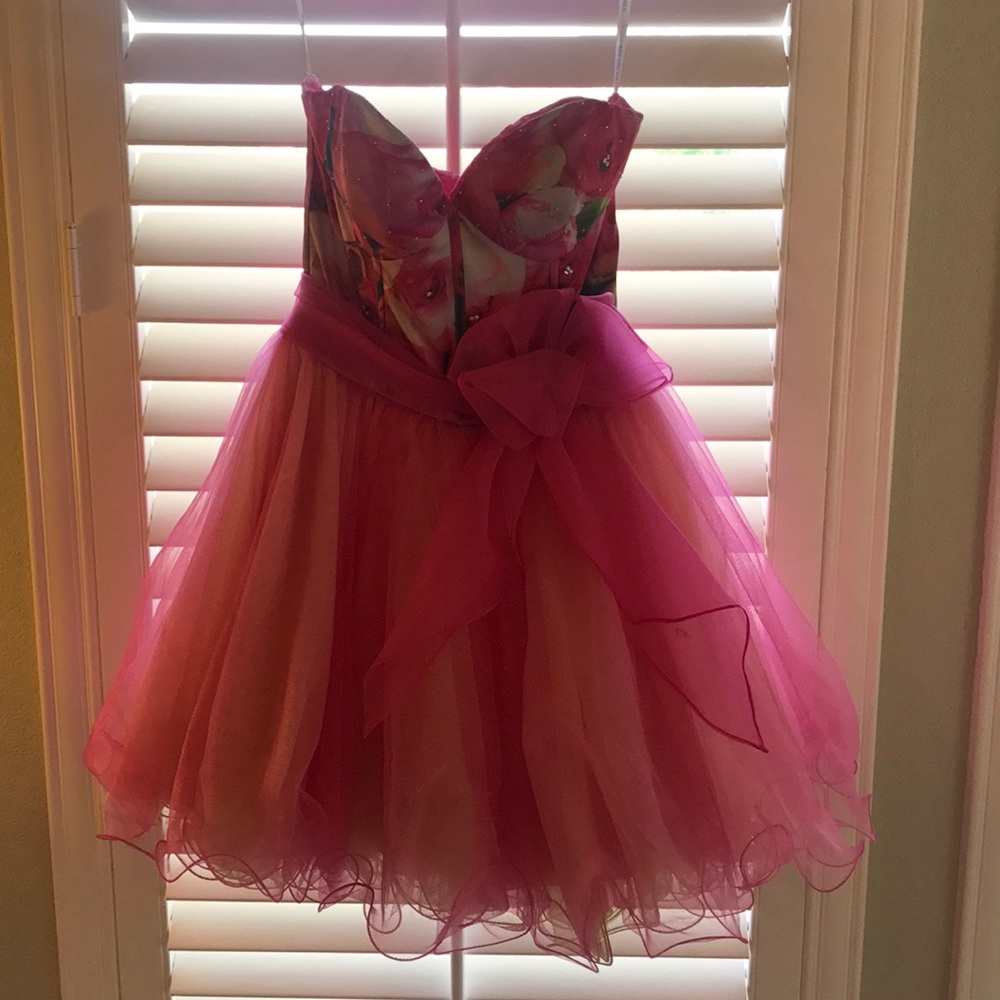 Short formal pink rose pattern Sherri hill dress